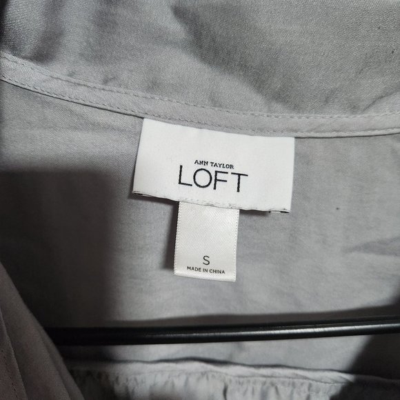 Ann Taylor LOFT Tie Neck Blouse Womens Size Small Gray Cap Sleeve Career Summer - Picture 3 of 4